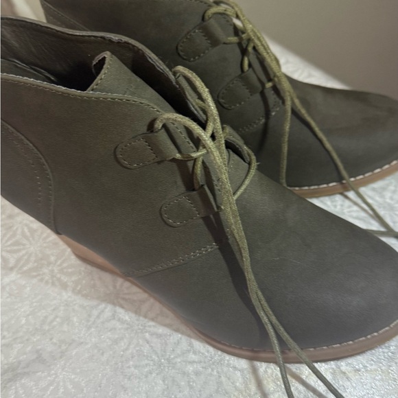Nautica Women’s Wedge Ankle Boots Size 8 – Olive Green Lace-Up – 3.2” Heel - Picture 2 of 16